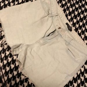 Light blue jean shorts ☀️